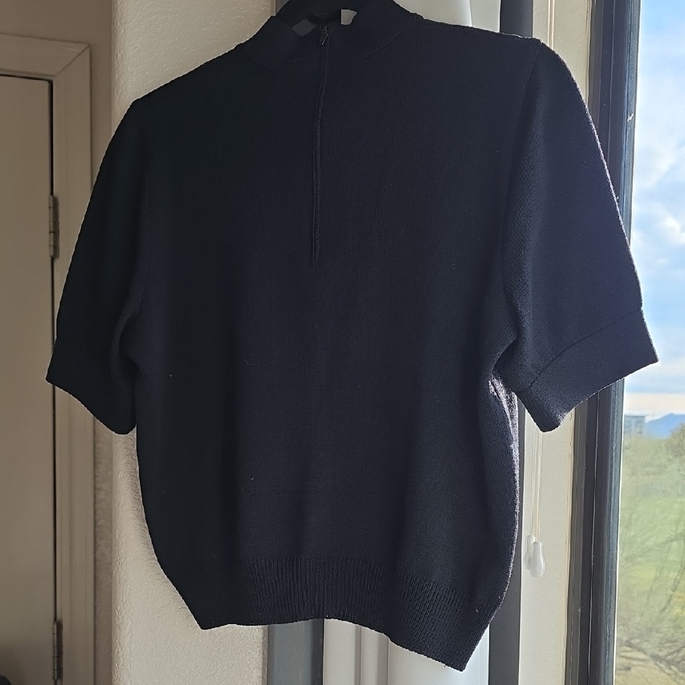 St. John Classic Black Short Sleeve Mock Neck Crop Sweater Medium - Picture 4 of 12